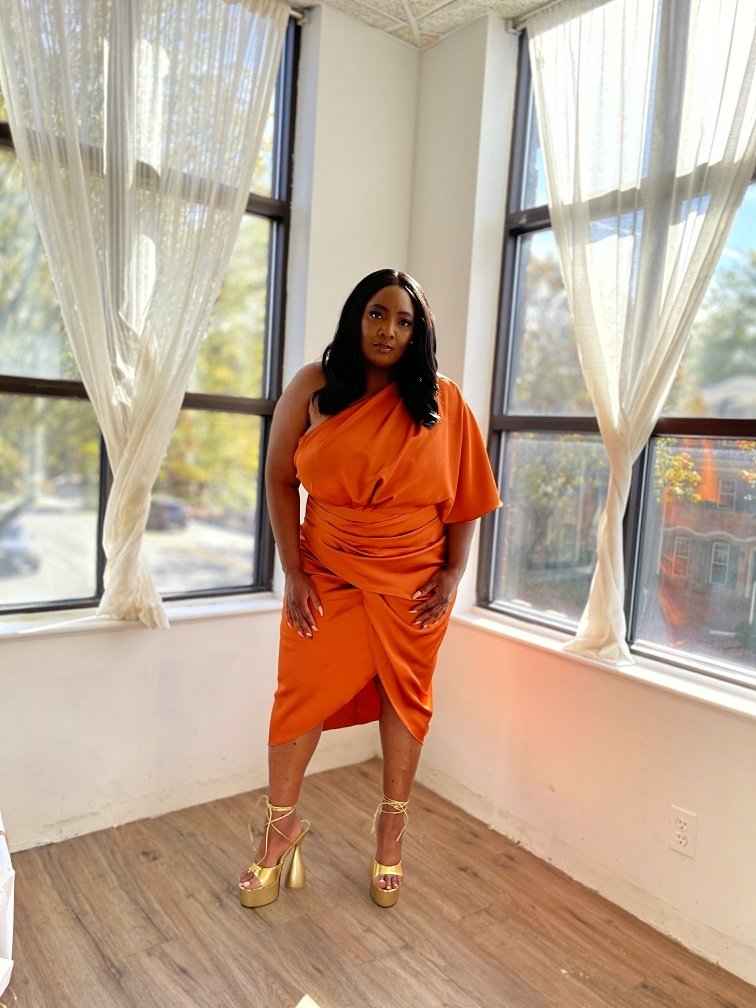 thejoycedelaney's tweet photo. Dressed and ready for the grown folks table on Thanksgiving.
📸:  @impact2436
Dress:  @shoplovecreed
Heels: @EGOOfficial__
#alldressedup #egosquad #plussizefashion #holidayfashion  #wardrobestylist #fashionblogger https://t.co/MO2umpOKAV