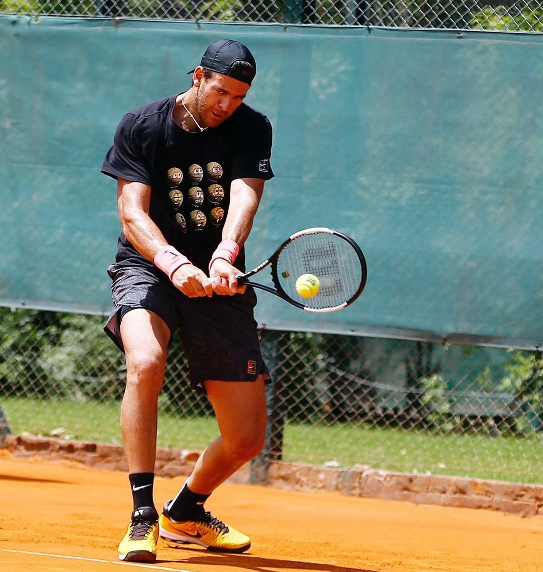 settenisok's tweet photo. 📸 Juan Martín del Potro entrenando 🤩

En polvo de ladrillo 👀 https://t.co/tmKeLZ4g69