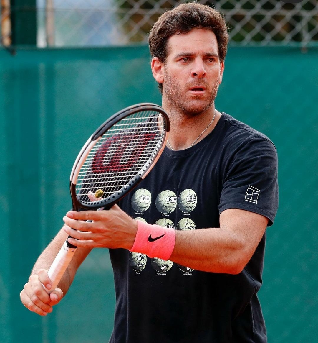 settenisok's tweet photo. 📸 Juan Martín del Potro entrenando 🤩

En polvo de ladrillo 👀 https://t.co/tmKeLZ4g69