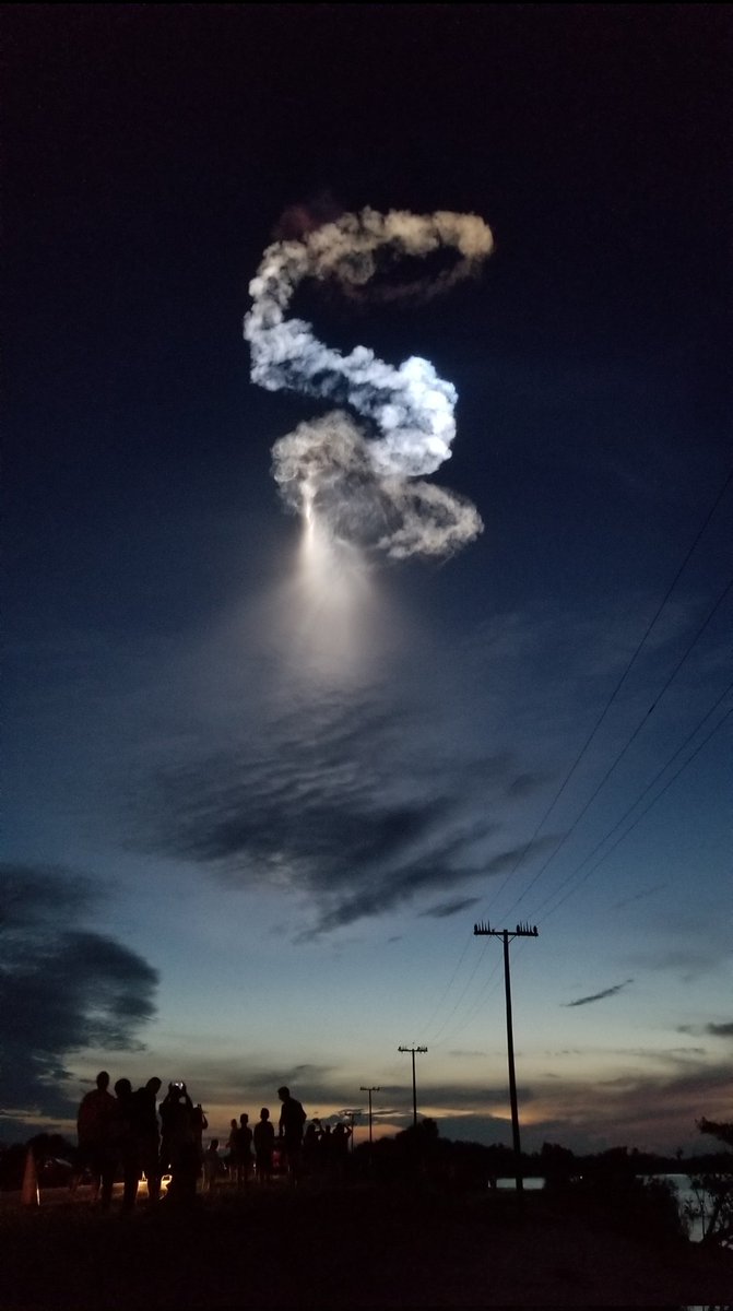 spaceboydonovan's tweet photo. @joebarnard Cargo Dragon made a dragon in the sky! https://t.co/IO7xkDVWXH