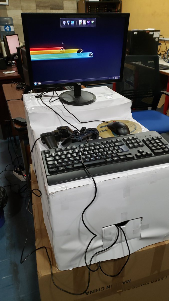 Rod_bmp's tweet photo. Un pequeño proyecto que tenemos en la oficina xD falta decorar y hacer una bandeja o algo para los joysticks
#arcade #gaming #artatack https://t.co/RSAH0LBOOl