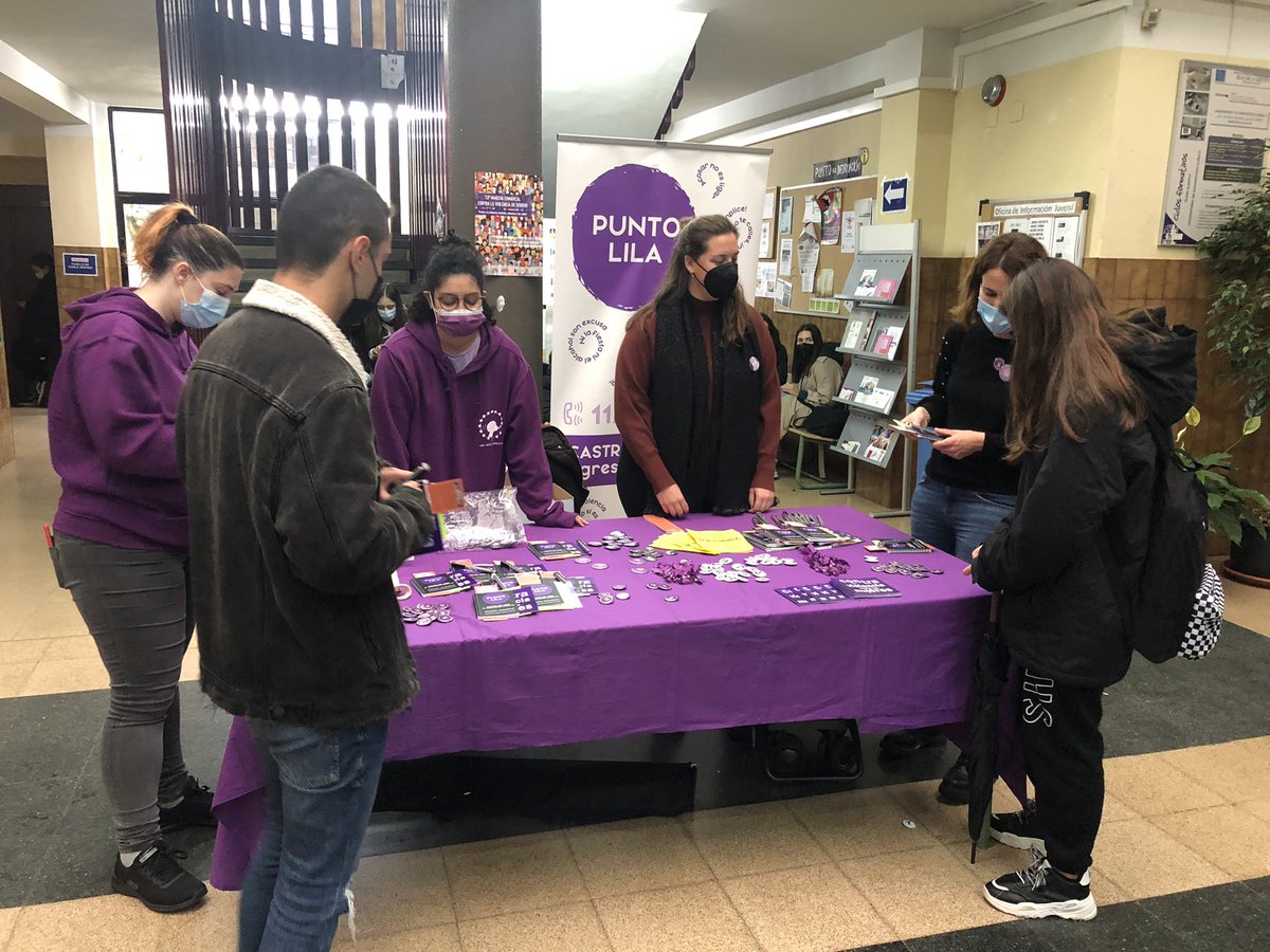 Punto Lila en nuestro centro, Informacion y sensibilización para nuestros/as jóvenes. #25N #igualdad Gracias al área de Igualdad de nuestro Ayuntamiento.