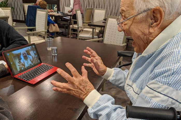We are #grateful for the 159 Diller Teen Tikkun Olam Awardees and all the change they have made and continue to make in our world.

This delightful photo is from 2021 Awardee Sam Friedman’s @sftfsorg program connecting students and seniors with free tech support. #tech #GenZ