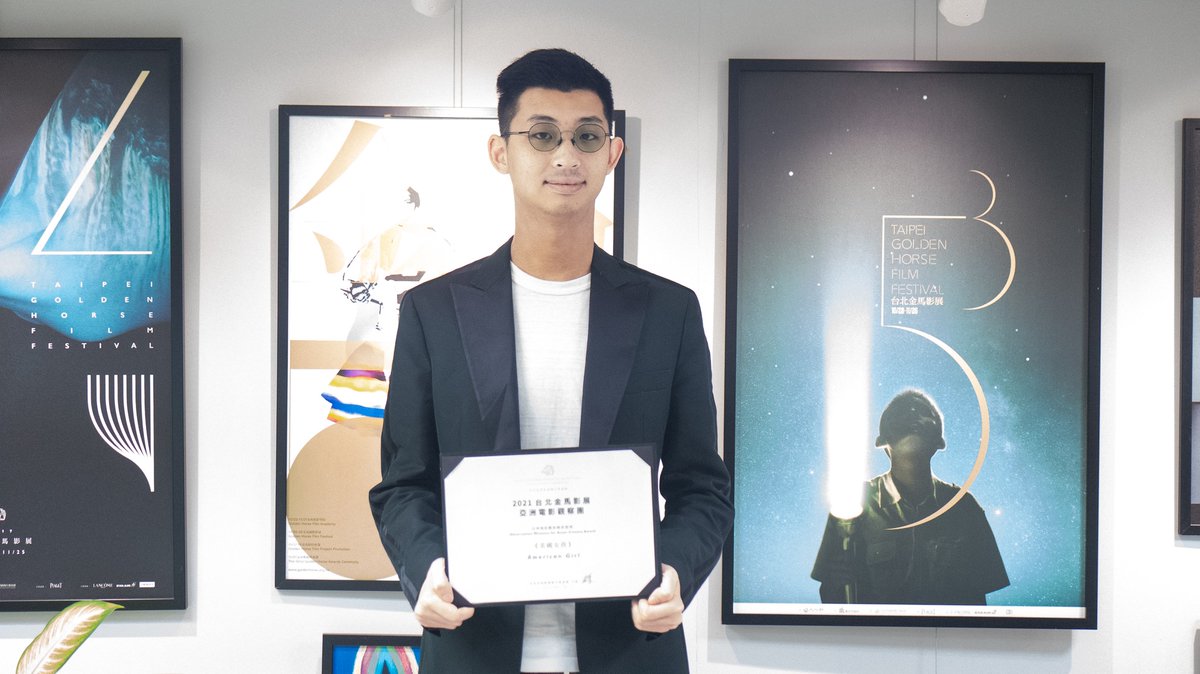 Golden_Horse's tweet photo. 2021 #NETPAC Award at the #TGHFF #GoldenHorse Film Festival goes to #MayYouStayForeverYoung by #RexREN and #LAMSam; #AsianCinemaObservationGroup Award goes to #AmericanGirl by #FionaROANFengI.
#GoldenHorseAwards #GHA #GHA58 https://t.co/gUbGFcpgoH