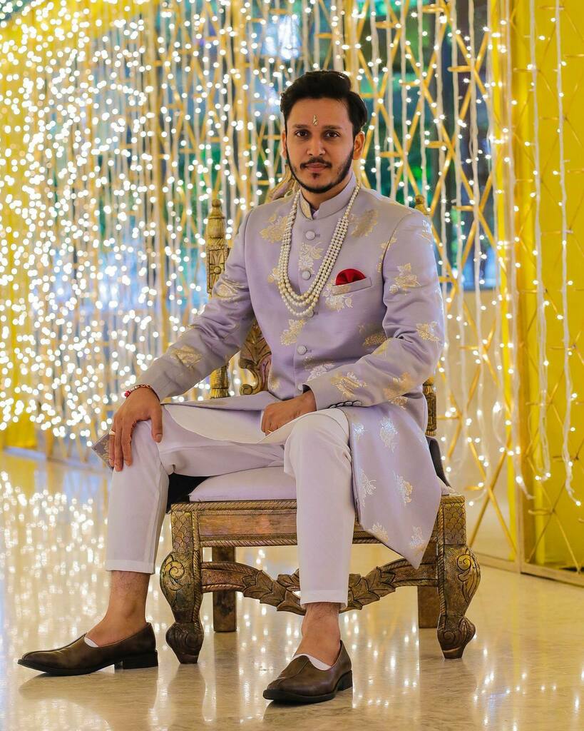 sameerbaru's tweet photo. “I am nothing special; just a common man with common thoughts, and I've led a common life. ...

@pranjal5653 

#groomtobe #eventmanagement #eventplanner #weddingplanneritaly #weddinggoals #dulha #dulhanmehndi #groomdress https://t.co/jDcFKFwBFK