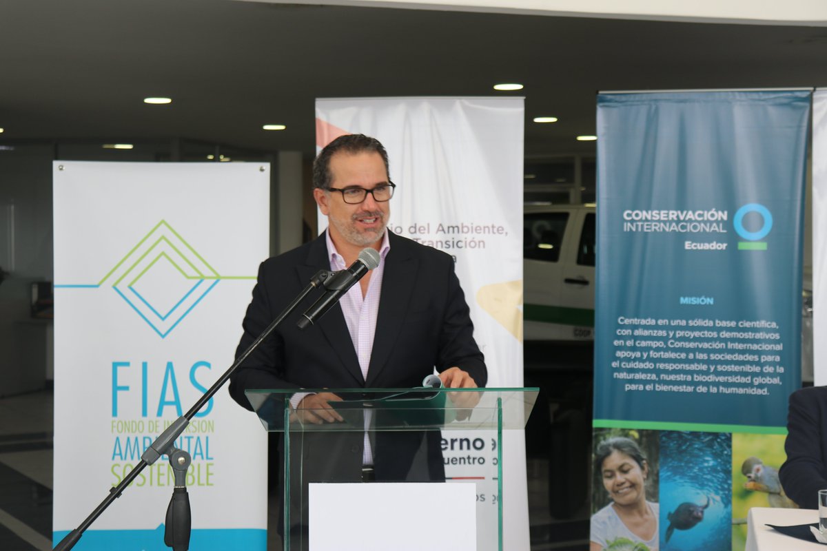 EcuadorFias's tweet photo. Durante el evento se agradeció a @ChevroletEc por brindar un descuento por compra directa en la compra de los vehículos; y a @WaltonFamilyFdn, uno de los principales financistas de la Subcuenta Ecuador Azul. https://t.co/BwxbDIOXvy