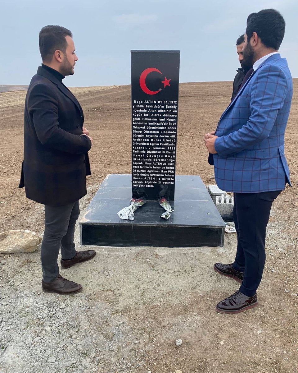 İl Gençlik Kolları Başkan Yardımcısı-İnsan Hakları Başkanı Av. Melik Fırat Kızılkaya ile birlikte Çavuşlu köyünde 1993 yılında Şehit  düşen Öğretmen Neşe ALTEN'in anıtına karanfil bırakılarak 24 Kasım Öğretmenler günü kutladık.
@MahsumMelikoglu 
<a href="/eyupkadirinan/">Eyyüp Kadir İnan</a> 
<a href="/AvMelikFKzlkaya/">Av. Melik Fırat KIZILKAYA</a>