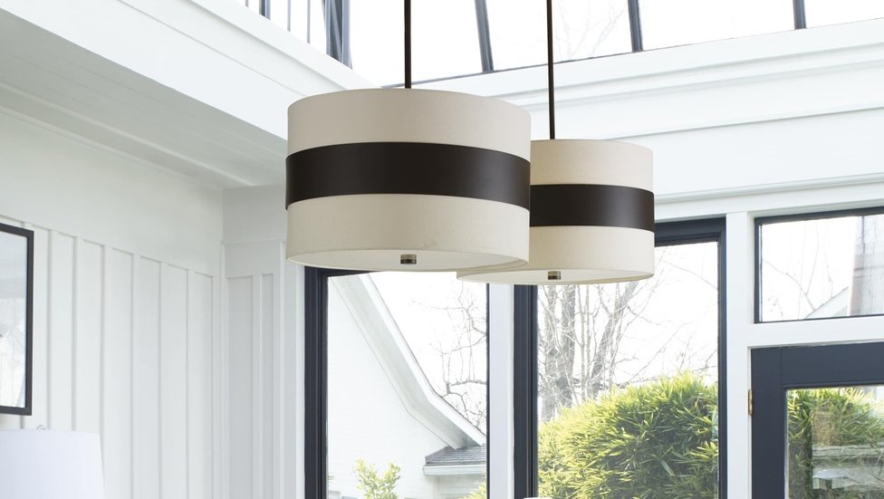 SourceLtg's tweet photo. Classic textures and contemporary styles make spaces like this dining room timeless. 😍 Shop the Crystorama Lighting collection here: https://t.co/YV7PPgNT6k  #SourceLighting #InteriorLighting https://t.co/lEeEt03FlV
