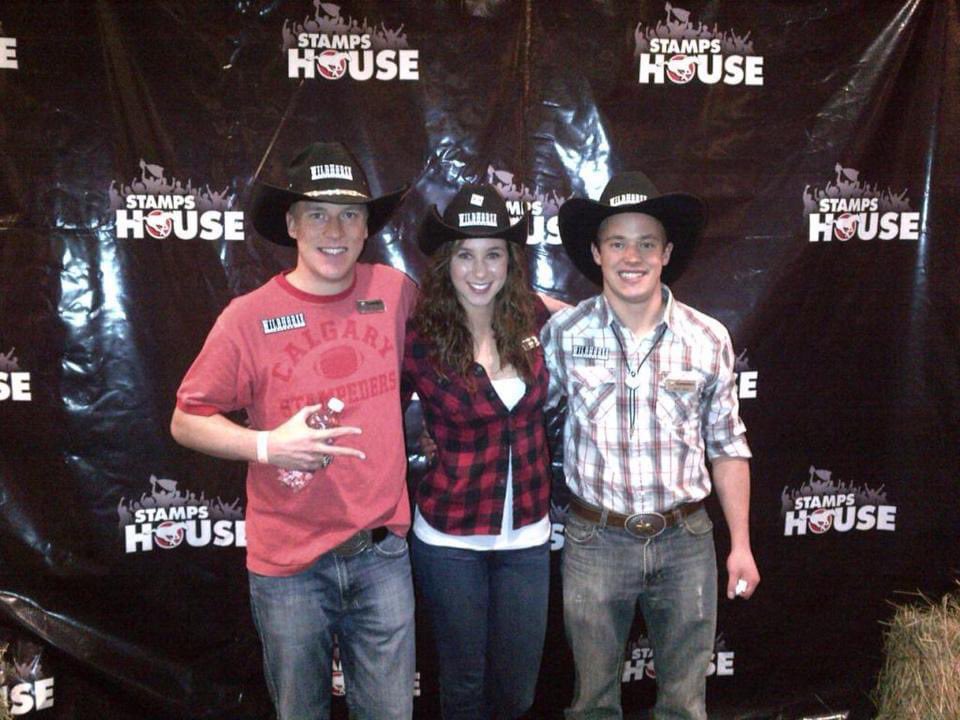 MegKurcwal's tweet photo. Stamps House 9 years ago! Look at these 2 next to me - some of the best!!
Was definitely leaning on them for support as I refused to have my crutches in the photo 😂
#GC100 #GreyCupMemories #interndays #gostamps #calstampeders #CFL https://t.co/NDYSjMZarx
