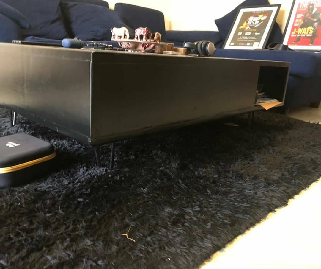 thearcapparel's tweet photo. The black Hairpin legs TV Stand & Coffee table by #everything_arc delivered to a new home. Hit us up let's make your home more contemporary. #arc_furni #madeinuganda🇺🇬 #furniture #interior #woodwork #hairpinlegs #everything_arc on Instagram https://t.co/XB3El1jz1Y