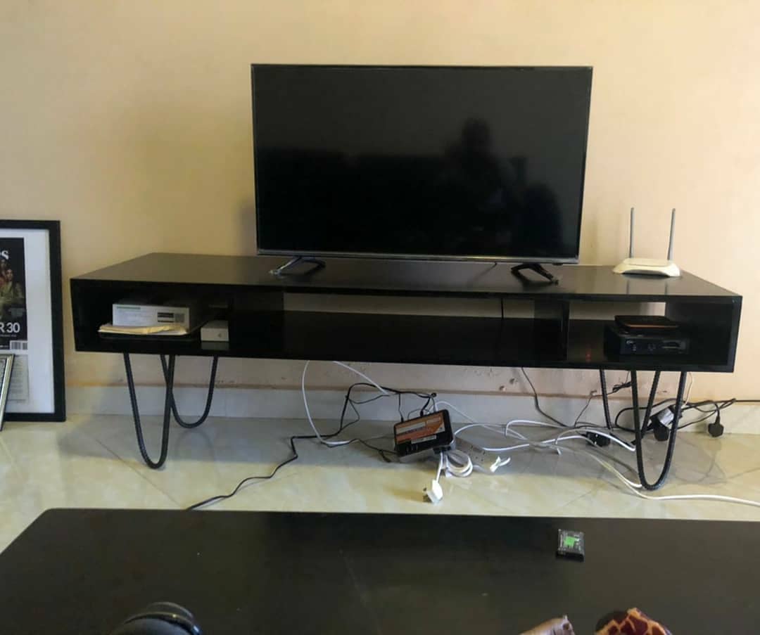 thearcapparel's tweet photo. The black Hairpin legs TV Stand & Coffee table by #everything_arc delivered to a new home. Hit us up let's make your home more contemporary. #arc_furni #madeinuganda🇺🇬 #furniture #interior #woodwork #hairpinlegs #everything_arc on Instagram https://t.co/XB3El1jz1Y