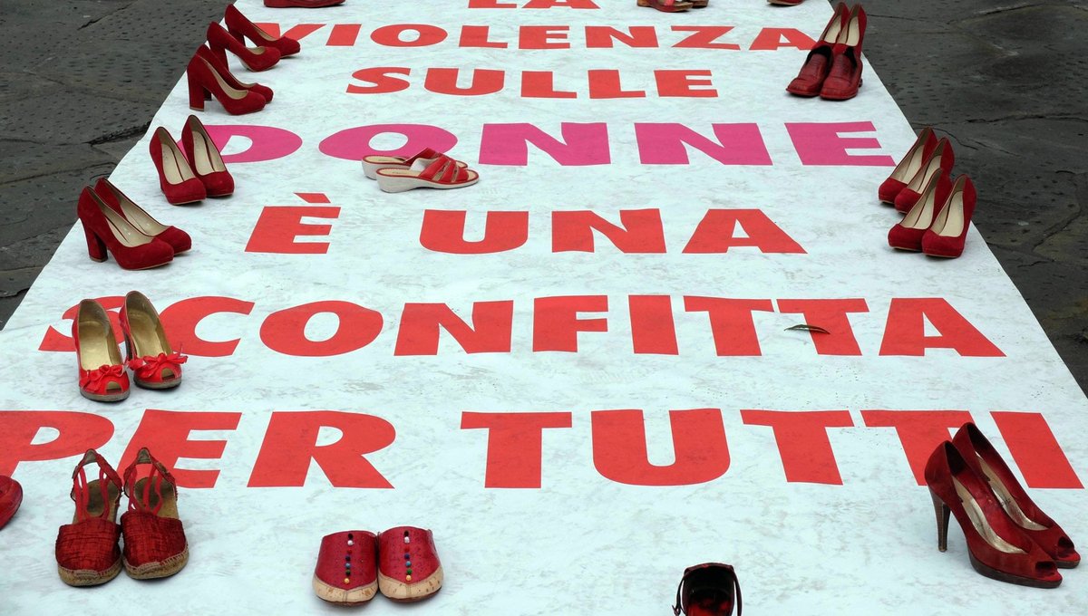rep_roma's tweet photo. Femminicidi, il dato shock del Lazio: in un anno il doppio di donne uccise. "Il Covid le ha intrappolate in casa" [aggiornamento delle 17:21] https://t.co/HY3mtxDKnV https://t.co/8zTptbgnE4