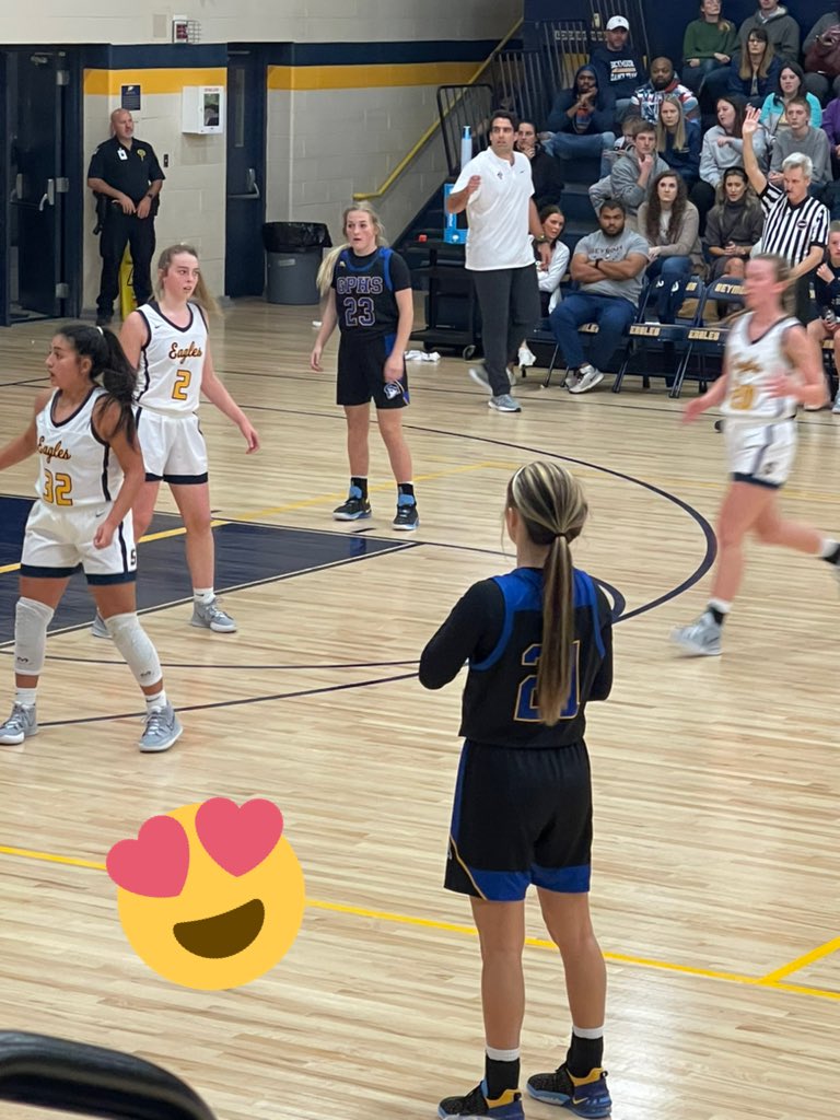 CariYates's tweet photo. This picture warms my heart! The only year they will get to be on the court together! ππ #itsbasketballseason #letsgogp https://t.co/onnZ1LoHXh
