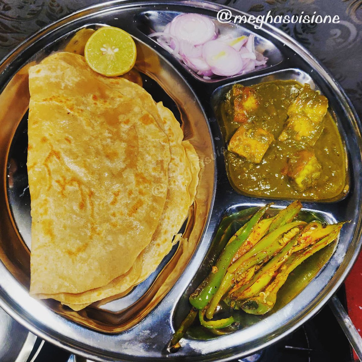 meghasvisione's tweet image. Pakak Paneer + Chapati + Fried Chilli + Onion
#dinnertime 
#MeghasVisione 
#MeghasKitchen 

Follow me on Instagram for more photos 😊
instagram.com/p/CWqkvw3vQpd/…