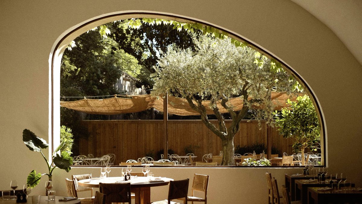 Moulin de Lourmarin
Described as “a shrine to French style” and “a haven for style enthusiasts” by Living Etc, Le Moulin is “Provence’s chicest new hangout” says the style magazine. 

#france #lourmarin #southoffrance #provence #newhotel   

roomcard.com/hotel/le-mouli…