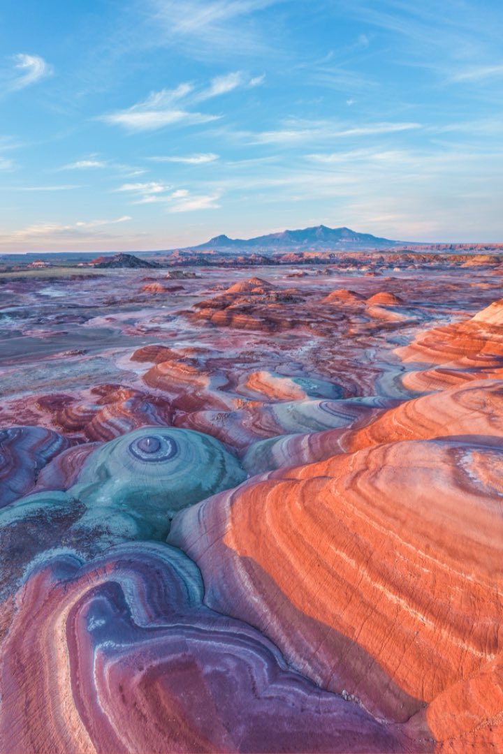 AlexplorePhoto's tweet photo. @travelingelf @the_sparkler_ Rainbow mountain 🌈 https://t.co/IVny1fcCor