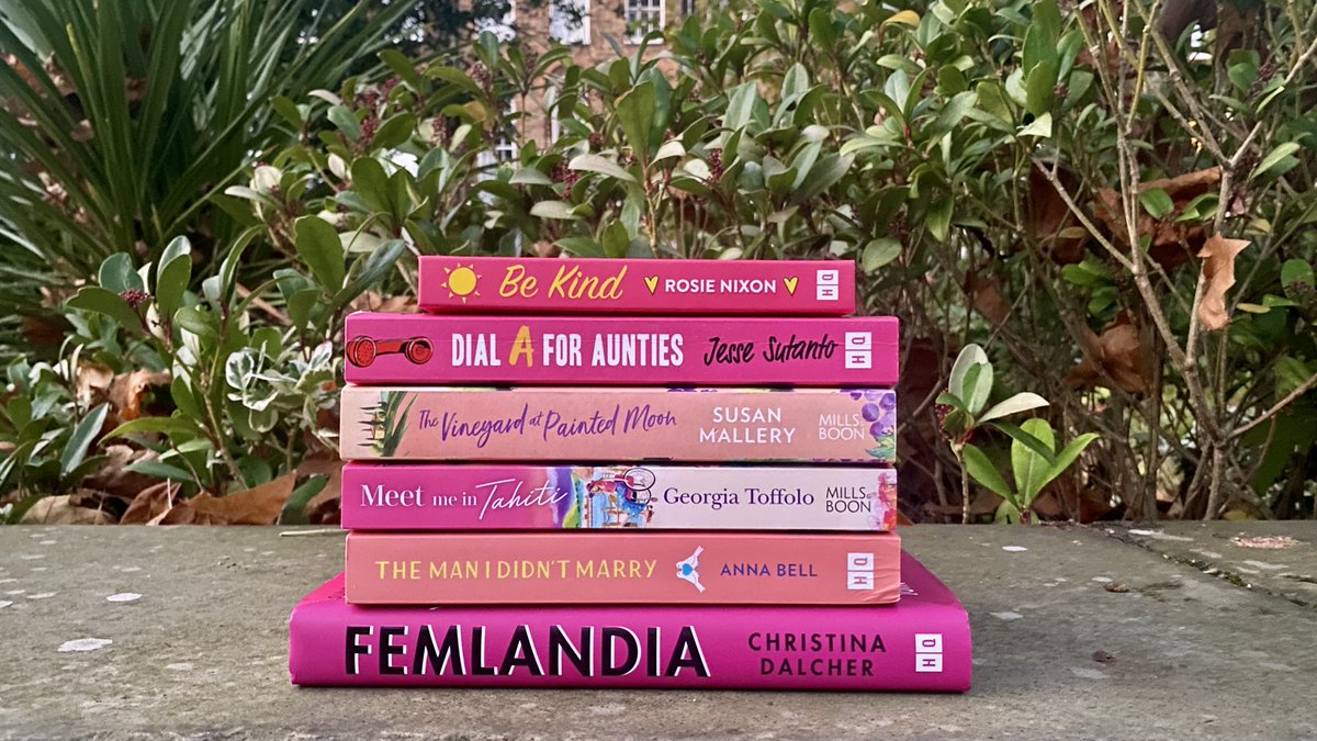 MillsandBoon's tweet image. On Wednesdays we read pink 🎀

Happy hump day!

As you know, we LOVE a #bookstackchallenge, so we jumped at the chance to take part in the #pinkchallenge.

Especially as that meant collaborating with our friends at @hqstories 💗