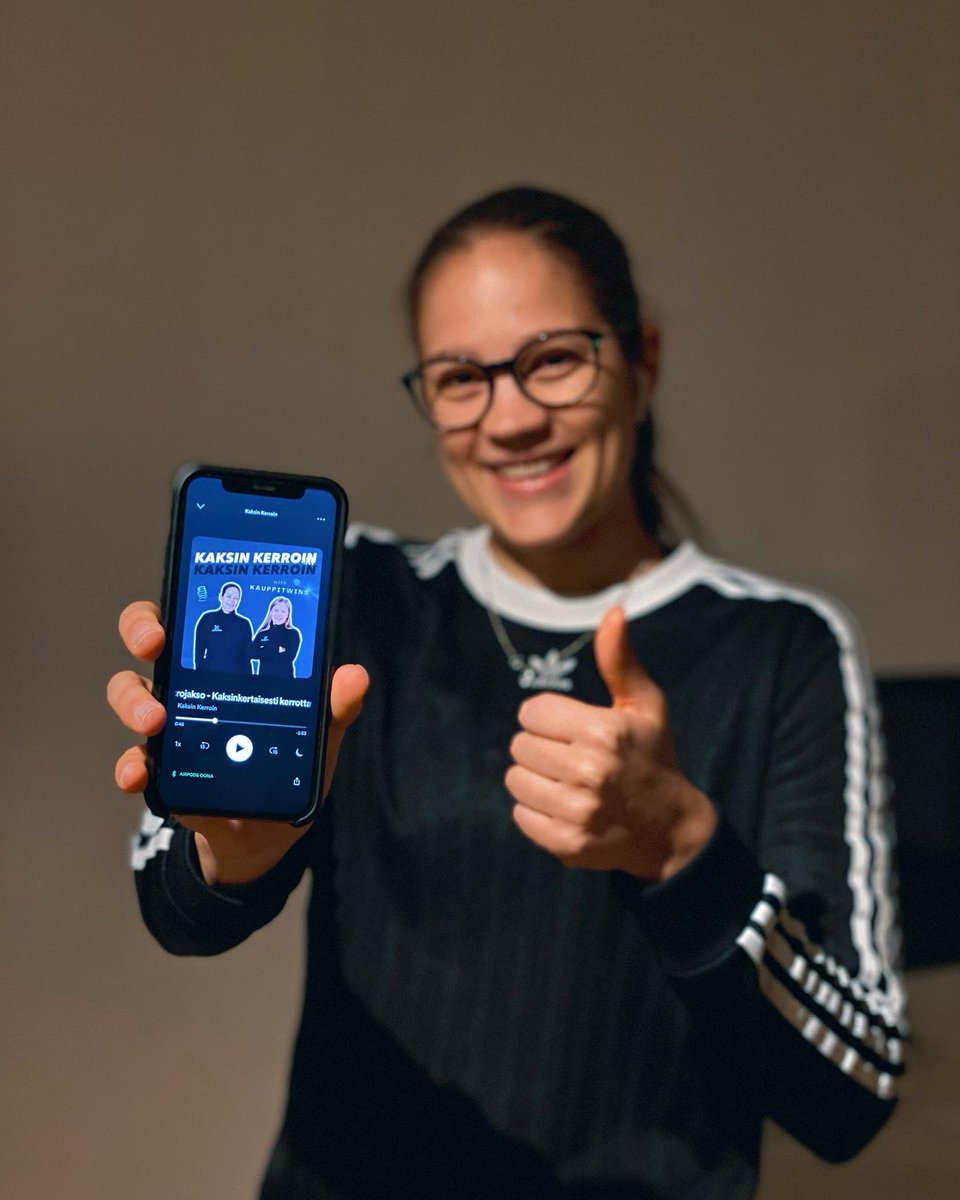 KauppiTwins's tweet photo. 𝗠𝗲𝗶𝗹𝗹ä 𝗼𝗻 𝗼𝗺𝗮 𝗽𝗼𝗱𝗰𝗮𝘀𝘁! 🤩 Ollaan niin innoissaan tästä! 𝗞𝗮𝗸𝘀𝗶𝗻 𝗞𝗲𝗿𝗿𝗼𝗶𝗻 on urheilupainotteinen podcast, jossa me nimensä mukaan keskustellaan urheilusta, tasa-arvosta sekä ajankohtasista aiheista huumorilla ja uusilla näkökulmilla maustettuna. 1/3 https://t.co/2g6UVZOmWp