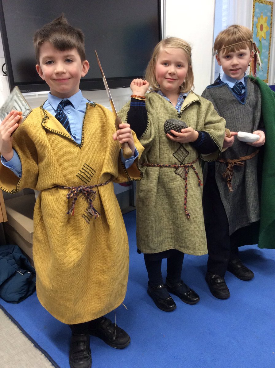 StMargs_Year3's tweet photo. Our budding historians were fully immersed in their @WiltshireMuseum Bronze Age to Iron Age workshop. Great enthusiasm from all when exploring the amazing range of artefacts @StMargaretsPrep! #FutureArchaeologists #BronzeAge #IronAge https://t.co/MBbUIRzbf4