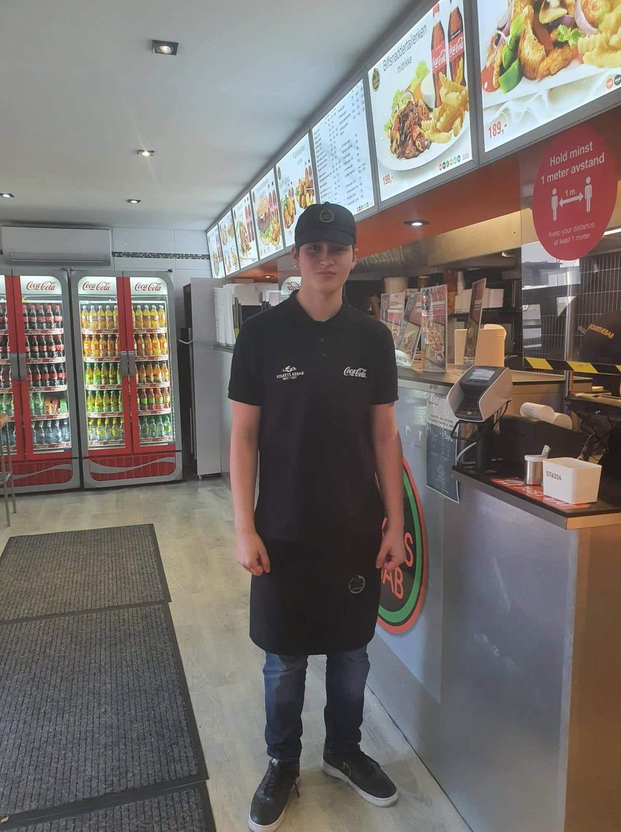 folketskebab's tweet photo. Operasjon Dagsverk er en årlig hjelpeaksjon for norsk skoleungdom som organiseres av Elevorganisasjonen. 
I mange år har vi hentet inn ungdom som ønsker å jobbe hos oss. Disse bildene er fra årets to ungdommer👏🏼😍🤝 https://t.co/Jlsycv9izi