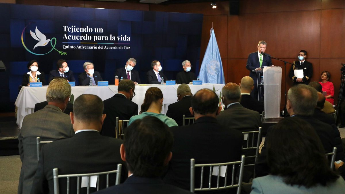 JuanManSantos's tweet photo. La paz no es de nadie en particular, sino de los colombianos y del mundo entero. Y por ella debemos trabajar juntos hasta el fin de nuestros días. https://t.co/2rwndy6btB