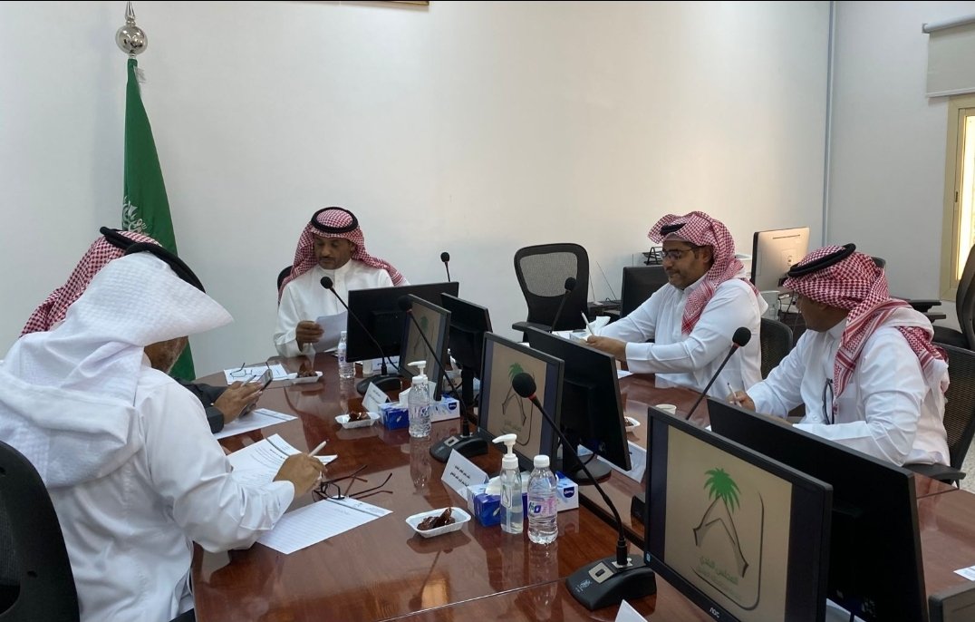 Mb_Aqiq's tweet photo. #المجلس_البلدي
#محافظة_العقيق 
برئاسة رئيس المجلس البلدي بمحافظة العقيق الاستاذ/ محمد فلاح حمود الغامدي 
 عقد المجلس البلدي جلسته العاديه رقم  77 ��مناقشة ما تم بشأن قراراته السابقه وتم استعراض ما تم  بجولات المجلس وكذلك طلبات المواطنين وذلك يوم الثلاثاء الموافق ١٤٤٣/٤/١٨ https://t.co/9fpjYga8yd
