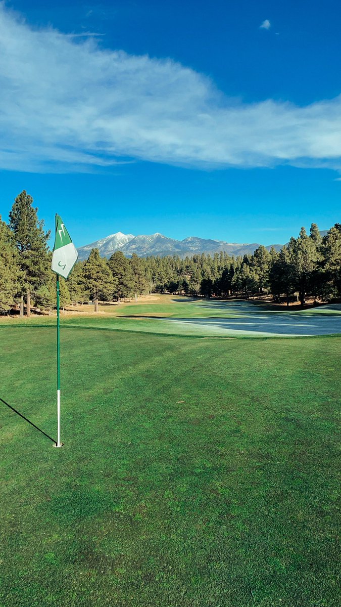 2 green 100% has the best view on the course. And the mountain got some snow overnight😍