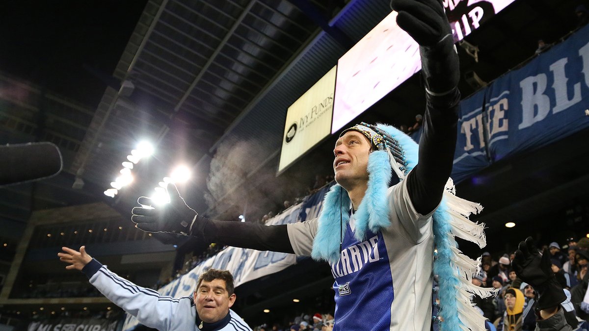 theAndyMead's tweet photo. Looking ahead to the weekend, here's a look back at a few frames of mine from #MLSCup2013 #PaintTheWall #SportingKC #MLS #MLSCupPlayoffs #onassignment #sportsphotographer https://t.co/i8BEqML2Hv