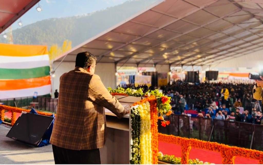 swarn_veer's tweet photo. #Foundation_stone_laid for
#25_National_Highway_Projects of Cost
Rs 11721Cr. by Shri @nitin_gadkari Ji
Most of these projects are in #Erstwhile_Doda.
Credit goes to @DrJitendraSingh Ji.
@PMOIndia @manojsinha_ @OfficeOfNG https://t.co/8Ucn9miSkQ