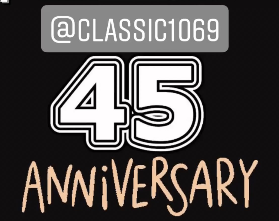 AleGLocutora's tweet photo. Estamos felices, contentos, orondos, orgullosos y enfiestados…@Classic1069fm cumple 45 años de conectar clásicos…GRACIAS classic 106.9 y gracias a ti por tu preferencia auditiva 🎙📻🎂
#45añosconectandoclasicos
#classic1069 https://t.co/YujxEOhBmE