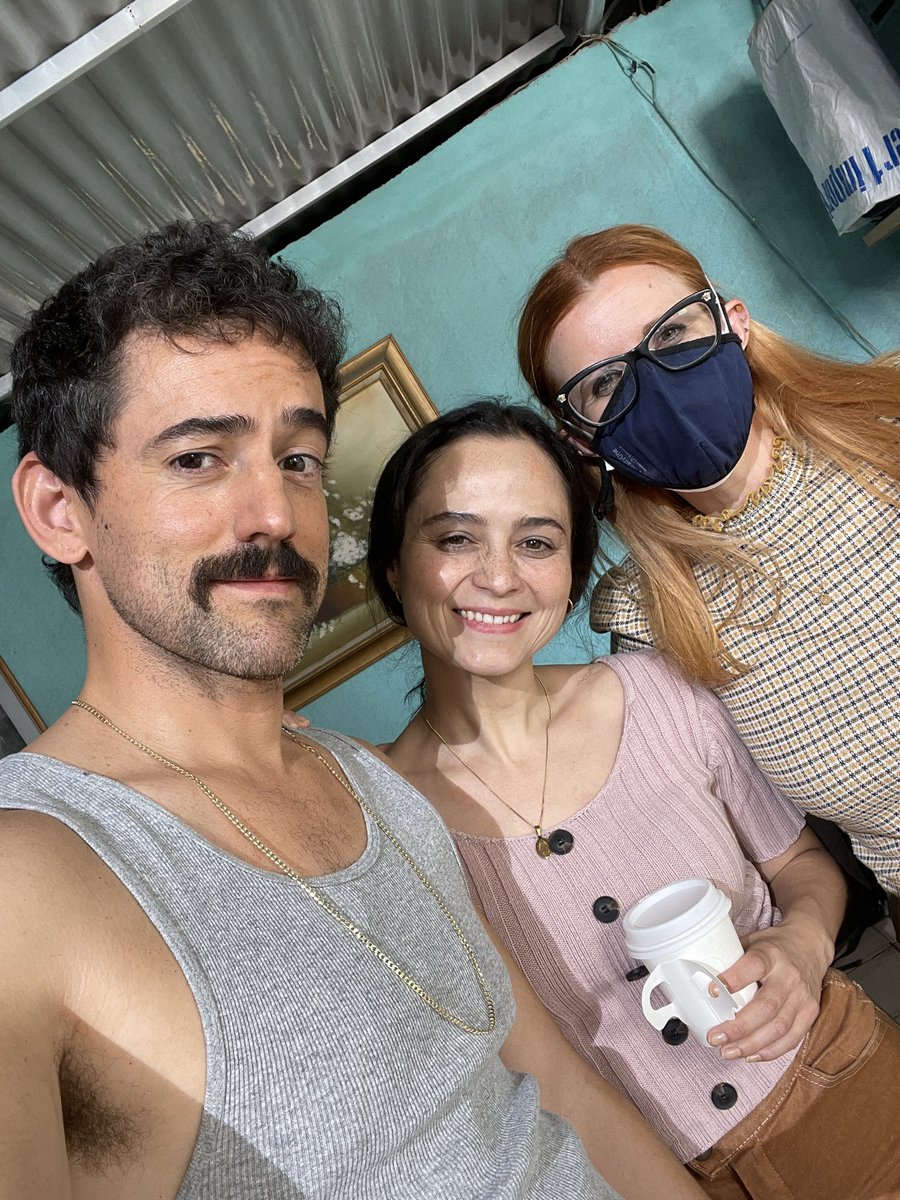 LuisGerardoM's tweet photo. Look for the silver lining.
Aunque a veces esté difícil. 
Buscarle el lado luminoso.
@NarcosNetflix https://t.co/8X2hlL1ZSK