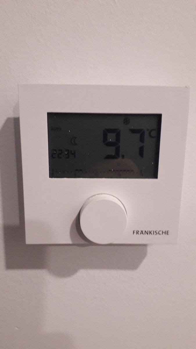 parroquiagavia's tweet photo. Dos semanas esperando a que @MEAUmx @mitsubishielec venga a activar las maquinas que costaron muchas decenas de miles de euros que se pagaron puntualmente.
Entretanto 10 grados de dia, 5 de  noche, agua fria y feligresía helada.
No hay derecho.
Vengan ya! https://t.co/tw0xUuQn86