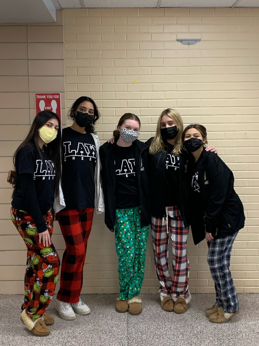 JLHSCheer's tweet photo. Our cheerleaders are keeping it cozy today in their law (cheer) apparel before Thanksgiving break #spiritweekandahalf #Thanksgiving  #lawmen @jlawadvocate https://t.co/xOACxbzdgw