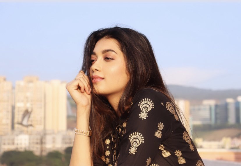 DiganganaS's tweet photo. Yeh moh moh ke dhage.... https://t.co/kDrkJcWg5Y
