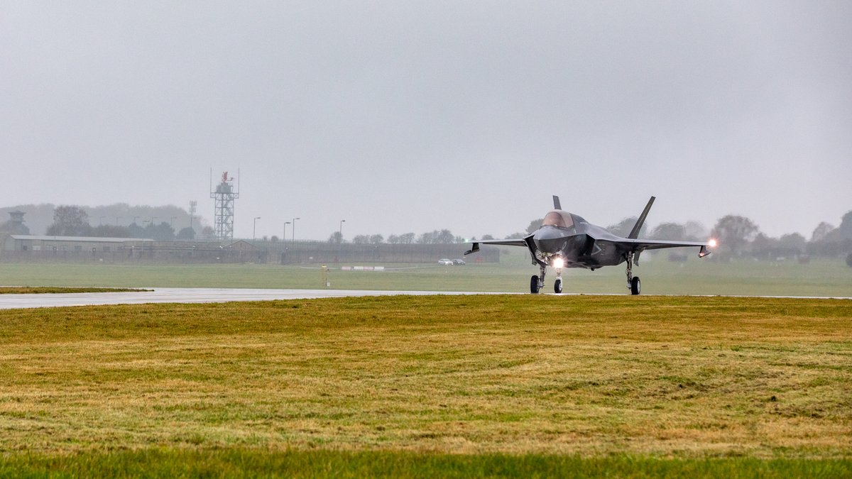 RAF F35B arrives at RAF Marham.