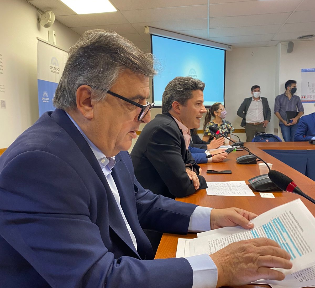 marioraulnegri's tweet photo. Ley de Envases: No votaremos la creación de un impuesto disfrazado que afectará a los consumidores. 
Pretenden llevarse recursos para que un grupo de funcionarios los distribuyan discrecionalmente. JxC tiene un dictamen de minoría que vamos a defender. https://t.co/19ba3zOuMk