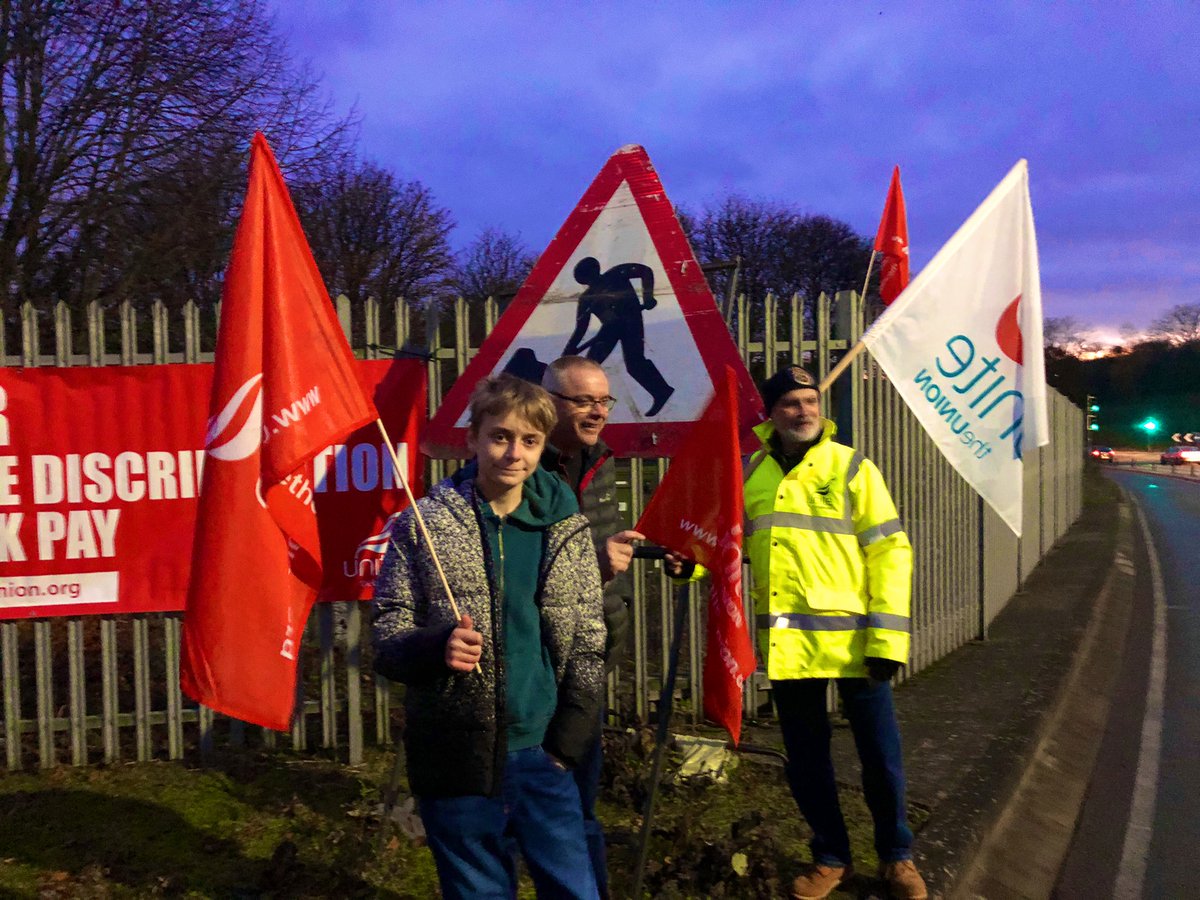 ✊Our fight for #JobsPayConditions continues!

Today we’re at Chieveley Services, M4 junction 13, to let Kier know that our members deserve full #sickpay from day one!