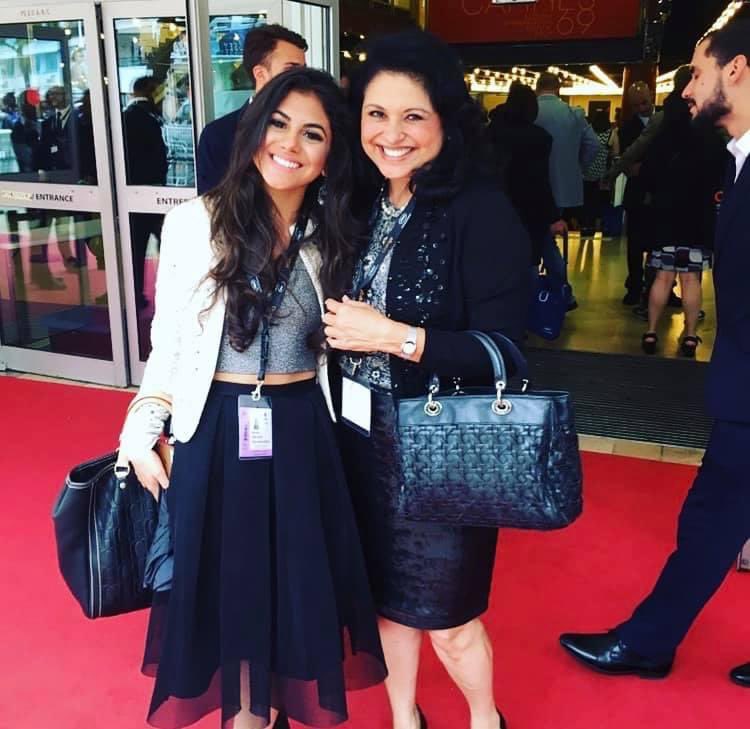 KNashvlia's tweet photo. Congrats @JearnestCO on your very deserving #BestActress Award for #RaiseyourHand. Next an #Oscar ! #hispanictalent #oscarbound #livingthedream #motivation #inspiration #Drama #workingactress #beingtruetoyourself #youngactress #marvelmovienext #actionhero #LAdaughter https://t.co/5PpDf5LaBk