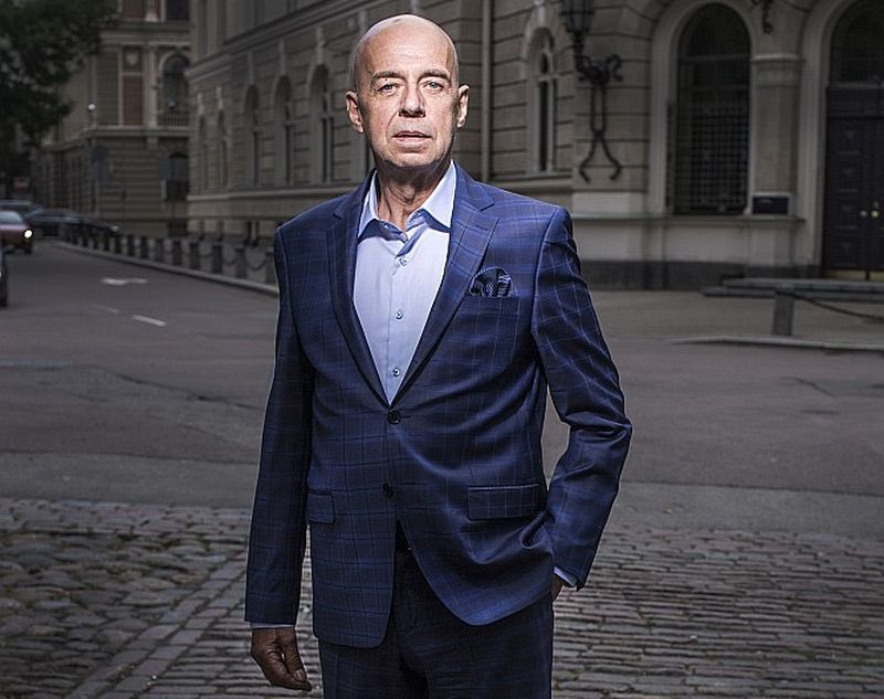 artuss's tweet image. Ak, Brauna kungs. Šis viss ir par daudz jau. Arī Jūs.. Manā dzīvē šis ir nāves gads. Izsaku līdzjūtību ikkatram Latvijas patriotam, Brauna kunga ģimenei, draugiem un kolēģiem. Esam zaudējuši milzu spēku un patiesi neaizvietojamu meistaru. Mūsu nošu Bulgākov, lai Tev viegli🙏🕯