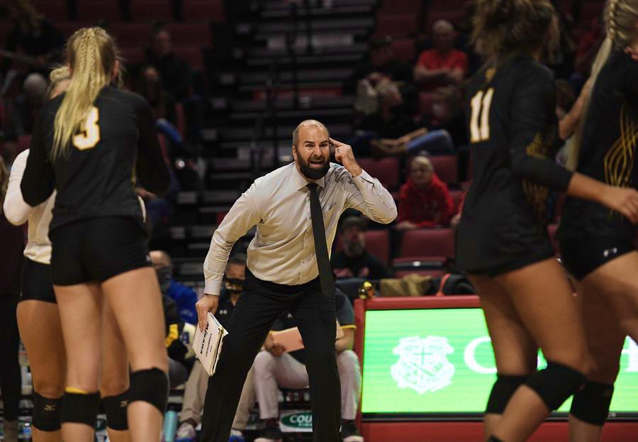 IVCAcoaches's tweet photo. Congratulations to IVCA 2021 Coach of the Year Metea Valley’s Dave MacDonald! No one more deserving after an incredible season with @meteagirlsvb ! #IVCA #IllinoisGrown https://t.co/2LbmeoHT8v