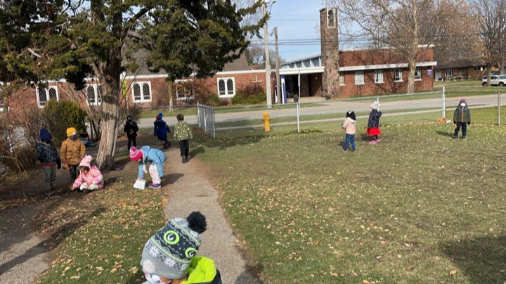 DaynaMoro's tweet photo. Outdoor learning at it finest @GlenwoodGriffin #inquries https://t.co/eJrfD3Ir0O