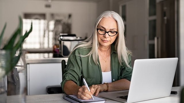 Desde @Oracle_es hemos creado un programa de ayuda a mujeres en riesgo de exclusión social en #Málaga. Con Back2Work ayudaremos a 15 mujeres a emprender y poner en marcha sus propios negocios 👉🏽 bit.ly/2Zn8ha4