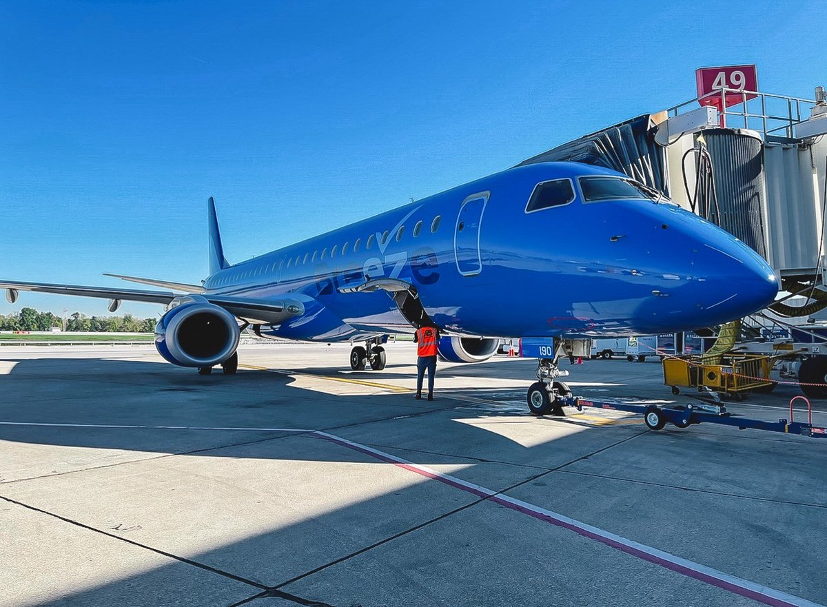 columbusairport's tweet image. Almost ready for departure, just a few more reminders to get you through your Thanksgiving travel!
- Give yourself plenty of time
- Check with your airline about delays prior to arriving
- Take a look at @TSA's permitted item list
- Sit back, relax and enjoy the ride

#FlyCMH