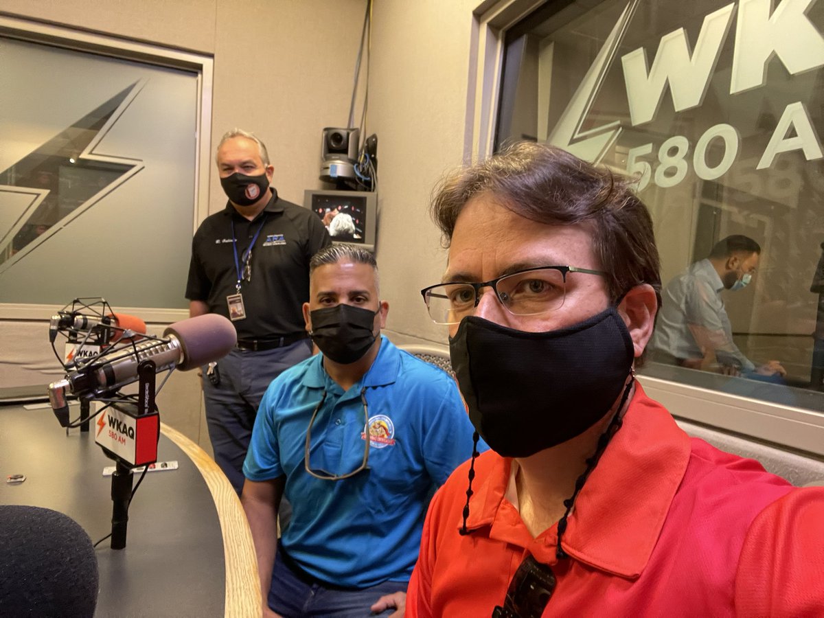 fidecooppr's tweet photo. Hoy estuvimos acompañando a las cooperativas ARA Security Integrators (#ARACOOP) y  Cerdo Rico 100% de Puerto Rico (COOPORCI), en el mediatour del #MiercolesNaranja de Empresarios por PR. 
#CompraleAlDeAqui
#CooperativasPR https://t.co/ZWyFWjfGqd
