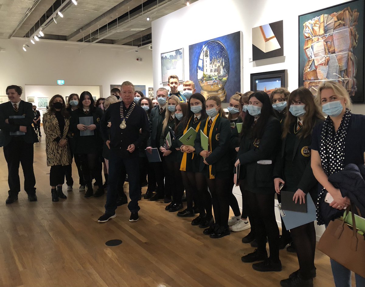 Thug daltaí GCSE cuairt ar an RUA agus bhuail an Uachtarán linn le turas Gaeilge a chur ar fáil.  (The President of the RUA greeted our pupils in the Ulster Museum with a tour in Gaeilge).