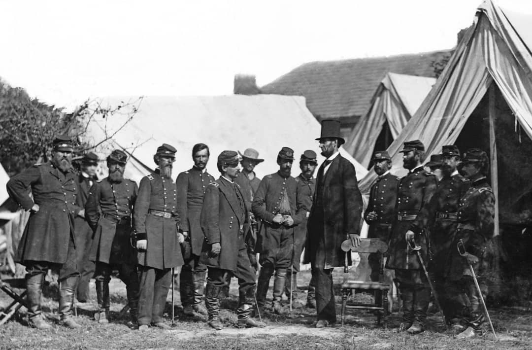 US's civil war was initiated with the confederate army's attack of the federal garrison at Charlston Bay. Similarly TPLF attacked #Fed army of 🇪🇹 on Nov 3, 2021. Lincoln defended z unity of America leading soldiers in the frontline. Do u expect Abiy to do the opposite? #NoMore