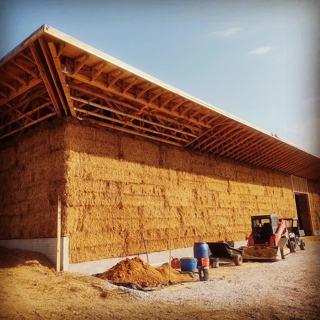 buildnaturally's tweet photo. #superinsulated w 3-foot #strawbales
at @blackanklevineyards
volume equivalent to 15,000SF home...but will use only 4 mini-splits to stay below 65F
#boom #howwedo #naturalbuilding #extremenaturalbuilding #conserveenergy #designforclimatechange #buildnaturally #naturalarchitecture https://t.co/VosztLo1gc