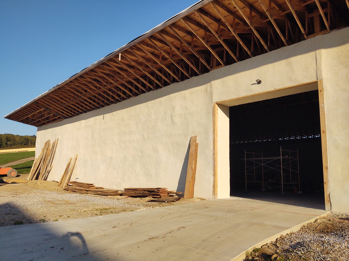 buildnaturally's tweet photo. #superinsulated w 3-foot #strawbales
at @blackanklevineyards
volume equivalent to 15,000SF home...but will use only 4 mini-splits to stay below 65F
#boom #howwedo #naturalbuilding #extremenaturalbuilding #conserveenergy #designforclimatechange #buildnaturally #naturalarchitecture https://t.co/VosztLo1gc