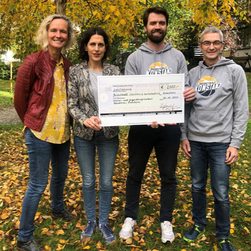 BASKETBALL_AID's tweet photo. Lars Menck Hoops Day / 2.000€-Spende an die Kinder- &amp; Jugendhospizarbeit
https://t.co/wY6NWdB1A2
#basketballaid #konstanz #tvkonstanz #ehingen https://t.co/9leoFxVqdu