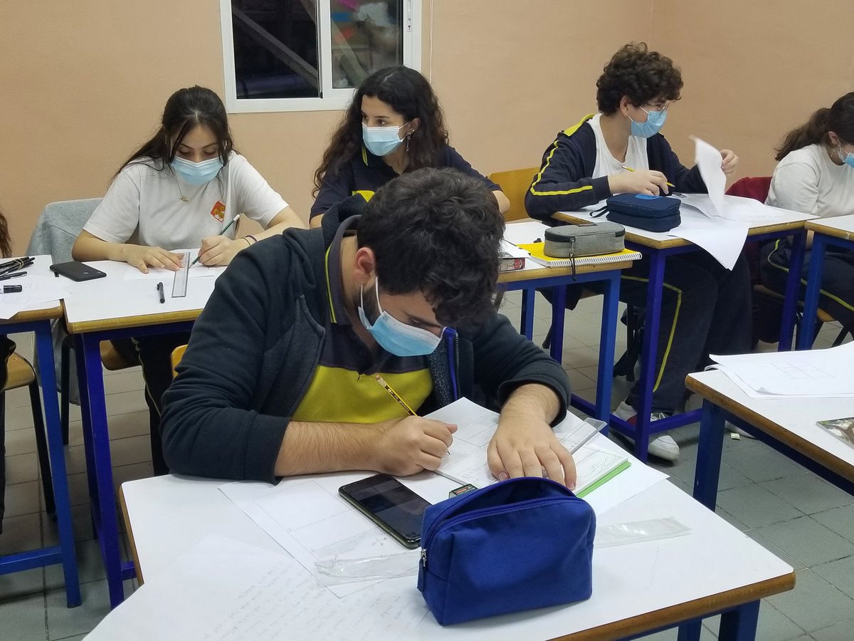 UNESCOBEIRUT's tweet photo. #EN_IMAGES
Les élèves de l'« École des Trois Docteurs » participent à des ateliers artistiques éducatifs sur le thème de la citoyenneté mondiale, dans le cadre du projet de l'@UNESCO_fr #TERDAD Youth, avec les ONG @irtijal @metropolislb @ZoukakTheatre et Samandal
#LiBeirut 🇱🇧 https://t.co/B4UkjVcVN2